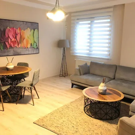 Central Location Near Kanyon/ozdilek & Metro شقة